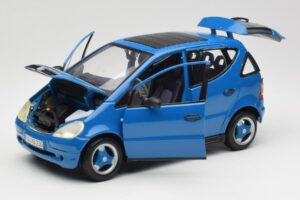 Mercedes A-Class W168 Lyseblå Maisto 1:18 37800-M5 Metal — billede 2 af 8