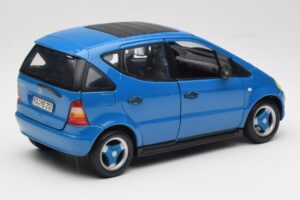 Mercedes A-Class W168 Lyseblå Maisto 1:18 37800-M5 Metal — billede 3 af 8