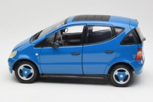 Mercedes A-Class W168 Lyseblå Maisto 1:18 37800-M5 Metal — billede 4 af 8