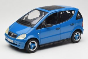 Mercedes A-Class W168 Lyseblå Maisto 1:18 37800-M5 Metal
