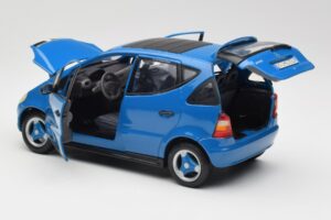 Mercedes A-Class W168 Lyseblå Maisto 1:18 37800-M5 Metal — billede 5 af 8