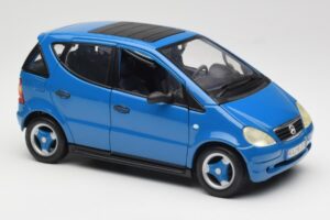 Mercedes A-Class W168 Lyseblå Maisto 1:18 37800-M5 Metal — billede 6 af 8