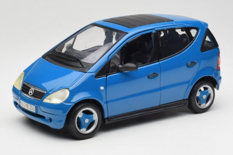 Mercedes A-Class W168 Lyseblå Maisto 1:18 37800-M5 Metal