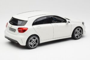 Mercedes A-Class W176 Cirrus Hvid Norev 1:18 B66960126 Metal — billede 3 af 8