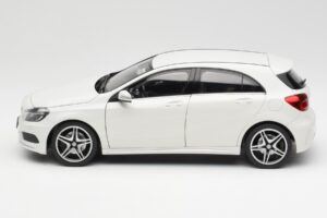 Mercedes A-Class W176 Cirrus Hvid Norev 1:18 B66960126 Metal — billede 4 af 8