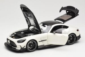 Mercedes AMG GT C190 Black Series Diamond White Metallic Minichamps 1:18 110032020 Metal — billede 2 af 8
