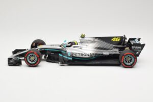 Mercedes AMG Petronas W08 V. Rossi Ride Swap Valencia December 2019 Minichamps 1:18 110191746 Metal — billede 3 af 6