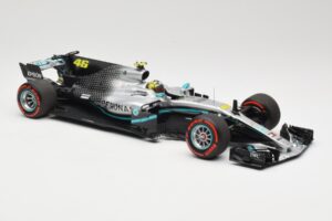Mercedes AMG Petronas W08 V. Rossi Ride Swap Valencia December 2019 Minichamps 1:18 110191746 Metal — billede 4 af 6