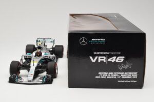 Mercedes AMG Petronas W08 V. Rossi Ride Swap Valencia December 2019 Minichamps 1:18 110191746 Metal — billede 6 af 6