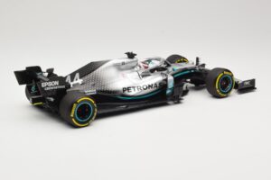 Mercedes AMG Petronas W10 #44 L. Hamilton F1 World Champion Dealer Edition 2019 Minichamps 1:18 B66960567 Metal — billede 2 af 7