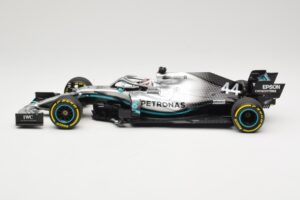 Mercedes AMG Petronas W10 #44 L. Hamilton F1 World Champion Dealer Edition 2019 Minichamps 1:18 B66960567 Metal — billede 3 af 7