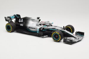 Mercedes AMG Petronas W10 #44 L. Hamilton F1 World Champion Dealer Edition 2019 Minichamps 1:18 B66960567 Metal — billede 4 af 7