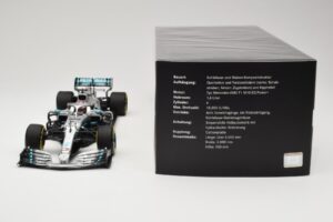 Mercedes AMG Petronas W10 #44 L. Hamilton F1 World Champion Dealer Edition 2019 Minichamps 1:18 B66960567 Metal — billede 6 af 7