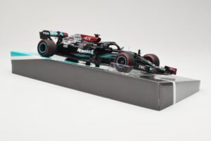 Mercedes AMG Petronas W12 E Performance #44 L. Hamilton Bahrain GP 2021 Minichamps 1:18 113210144 Metal — billede 4 af 6