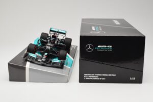 Mercedes AMG Petronas W12 E Performance #44 L. Hamilton Bahrain GP 2021 Minichamps 1:18 113210144 Metal — billede 6 af 6