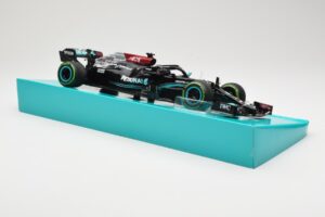 Mercedes AMG Petronas W12 E Performance #44 L. Hamilton Russian GP 2021 Minichamps 1:18 113211544 Metal — billede 4 af 6