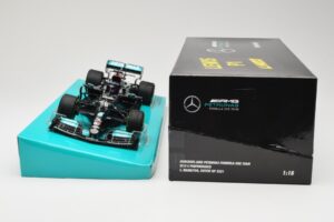 Mercedes AMG Petronas W12 E Performance #44 L. Hamilton Russian GP 2021 Minichamps 1:18 113211544 Metal — billede 6 af 6