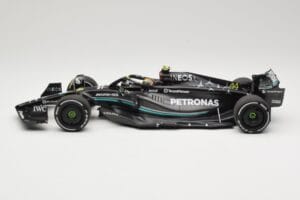 Mercedes AMG Petronas W14 E Performance #44 L. Hamilton Bahrain GP 2023 Minichamps 1:18 110230144 Metal — billede 3 af 6