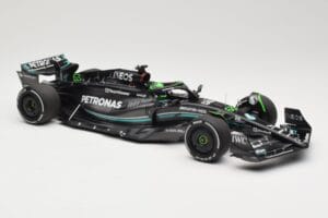 Mercedes AMG Petronas W14 E Performance #63 G. Russell Bahrain GP 2023 Minichamps 1:18 110230163 Metal — billede 4 af 6