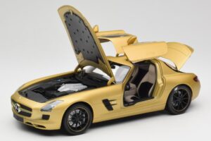 Mercedes AMG SLS C197 Guld Minichamps 1:18 100039024 Metal — billede 2 af 8