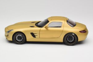 Mercedes AMG SLS C197 Guld Minichamps 1:18 100039024 Metal — billede 4 af 8