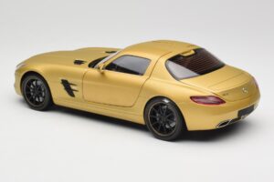 Mercedes AMG SLS C197 Guld Minichamps 1:18 100039024 Metal — billede 7 af 8