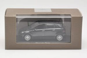 Mercedes B-Class W245 Cosmos Black Minichamps 1:43 B66962218 Metal — billede 4 af 4