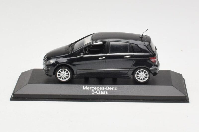 Mercedes B-Class W245 Cosmos Black Minichamps 1:43 B66962218 Metal