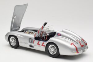 Mercedes 300 SLR W196S #722 S. Moss / D. Jenkinson Mille Miglia Winner 1955 Maisto 1:18 536887 Metal — billede 5 af 8