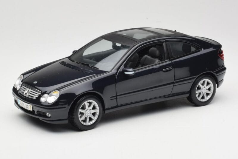 Mercedes C-Class Sports Coupe CL203 Blå Maisto 1:18 B66962124 Metal