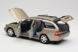 Mercedes C-Class T-Model W202 Smoke Silver Norev 1:18 183388 Metal — billede 4 af 8