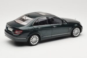 Mercedes C-Class W204 Avantgarde Mørkegrøn AUTOart 1:18 B66962366 Metal — billede 2 af 8