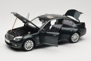 Mercedes C-Class W204 Avantgarde Mørkegrøn AUTOart 1:18 B66962366 Metal — billede 3 af 8
