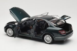 Mercedes C-Class W204 Avantgarde Mørkegrøn AUTOart 1:18 B66962366 Metal — billede 5 af 8