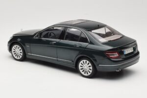 Mercedes C-Class W204 Avantgarde Mørkegrøn AUTOart 1:18 B66962366 Metal — billede 7 af 8