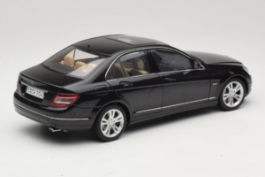 Mercedes C-Class W204 Obsidian Black AUTOart 1:18 B66962367 Metal — billede 3 af 8