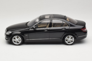 Mercedes C-Class W204 Obsidian Black AUTOart 1:18 B66962367 Metal — billede 4 af 8