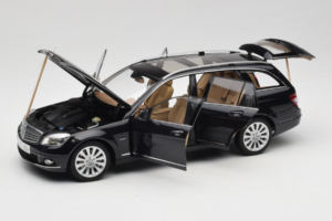 Mercedes C-Class W204 Estate Obsidian Black AUTOart 1:18 B66962349 Metal — billede 2 af 8