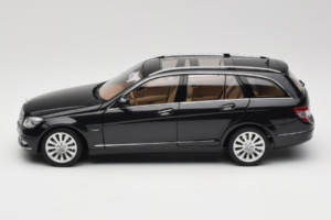 Mercedes C-Class W204 Estate Obsidian Black AUTOart 1:18 B66962349 Metal — billede 4 af 8