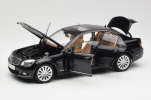 Mercedes C-Class W204 Obsidian Sort AUTOart 1:18 B66962365 Metal — billede 2 af 8