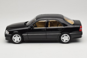 Mercedes C36 AMG W202 Obsidian Black Metallic Norev 1:18 183381 Metal — billede 4 af 8