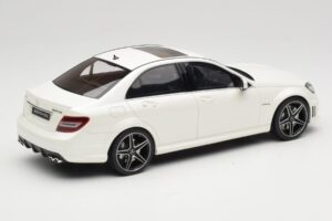 Mercedes C63 AMG W204 Diamond White GT Spirit 1:18 GT928 Resin — billede 2 af 6