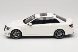 Mercedes C63 AMG W204 Diamond White GT Spirit 1:18 GT928 Resin — billede 3 af 6