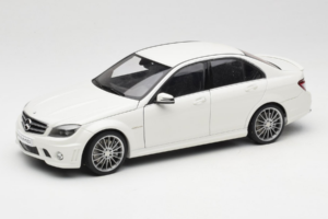 Mercedes AMG C63 W204 Hvid AUTOart 1:18 72674-R1 Metal