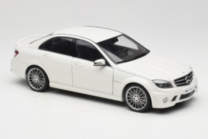 Mercedes AMG C63 W204 Hvid AUTOart 1:18 72674-R1 Metal — billede 6 af 8
