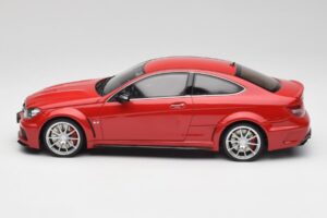 Mercedes AMG C63 W204 Rød 2nd Choice GT Spirit 1:18 GT065-D1 Resin — billede 3 af 6