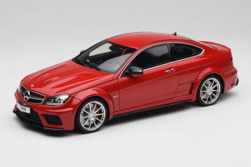 Mercedes AMG C63 W204 Rød 2nd Choice GT Spirit 1:18 GT065-D1 Resin