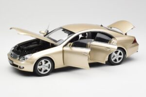 Mercedes CLS C219 Lys Beige Guld Kyosho 1:18 08401LBE Metal — billede 2 af 8