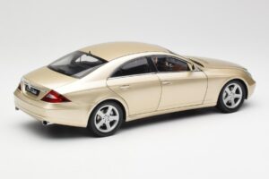 Mercedes CLS C219 Lys Beige Guld Kyosho 1:18 08401LBE Metal — billede 3 af 8
