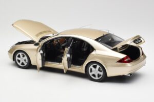 Mercedes CLS C219 Lys Beige Guld Kyosho 1:18 08401LBE Metal — billede 5 af 8